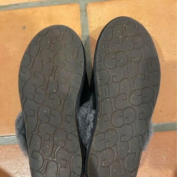 UGG Scuffette slippers black NEW size 6 - Picture 2 of 5